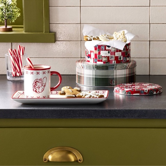 Vintage Christmas Stamp Motif Christmas Gift
Tin Red - Hearth & Hand - Picture 2 of 3